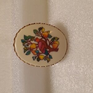 Vintage Hallmark Partridge In A Pear Tree Cameo Brooch Pin